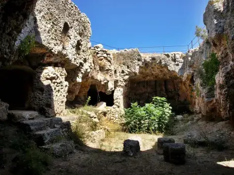 cavenymphaeum.jpg